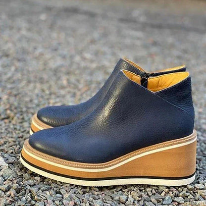 Women's slip-on Chelsea boots with platform sole