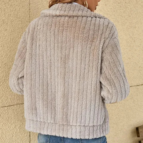 Women's cozy fuzzy long-sleeve zip-up fleece jacket with wide collar
