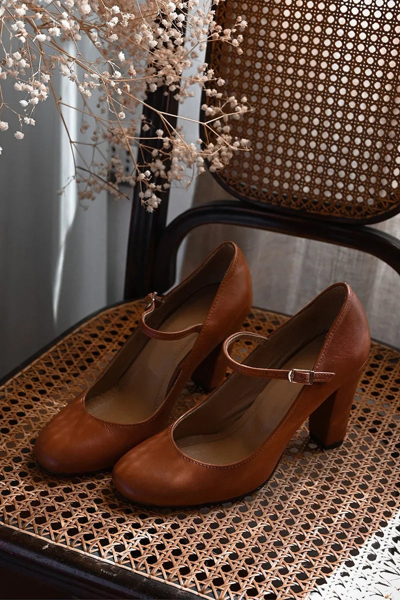 Women's low-heel Mary-Jane pumps with adjustable buckle strap – Brown