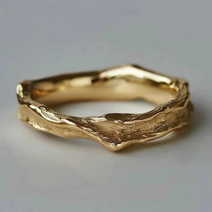 Women's vintage hammered ring with an organic textured design – Gold